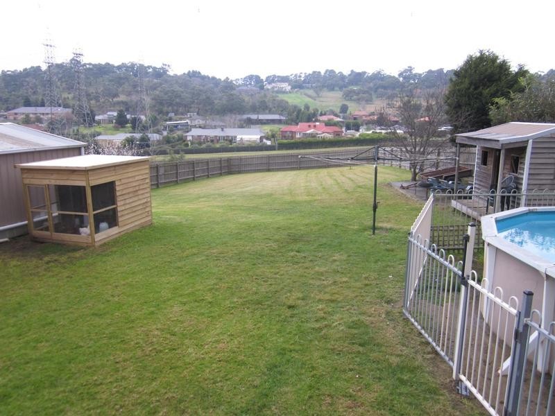 8 Janmara Court, Endeavour Hills VIC 3802