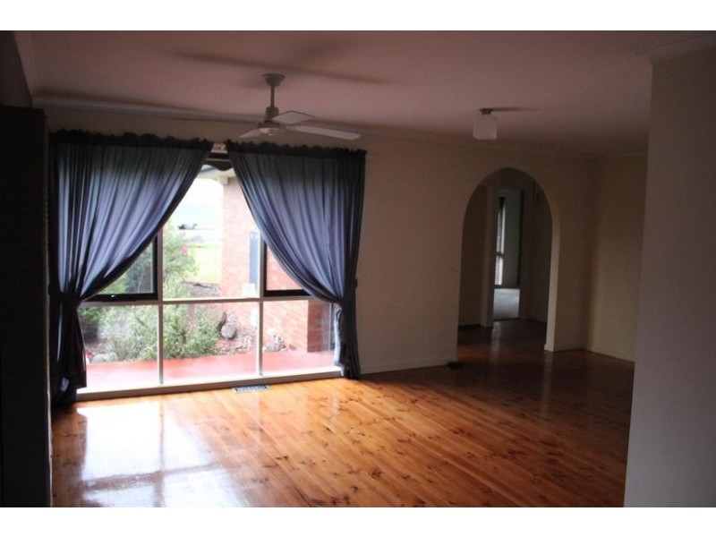 51 Sydney Parkinson Drive, Endeavour Hills VIC 3802