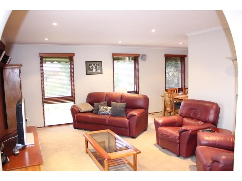 63 Charles Green Avenue, Endeavour Hills VIC 3802