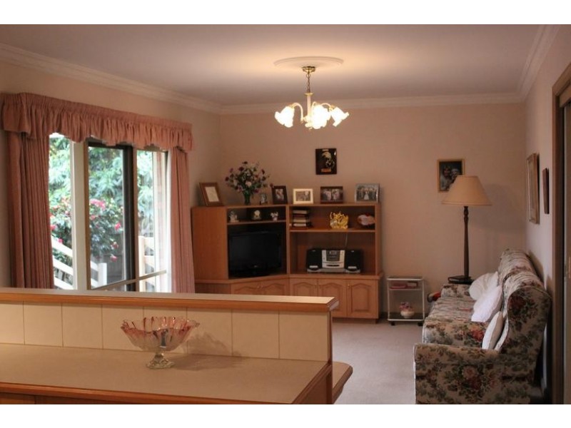 16 Monica Close, Endeavour Hills VIC 3802