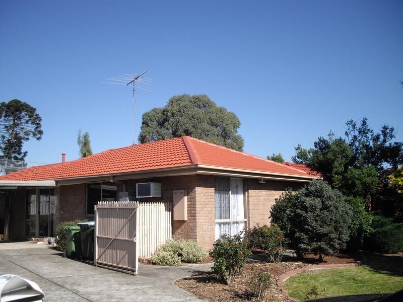 8 Finchley Court, Endeavour Hills VIC 3802