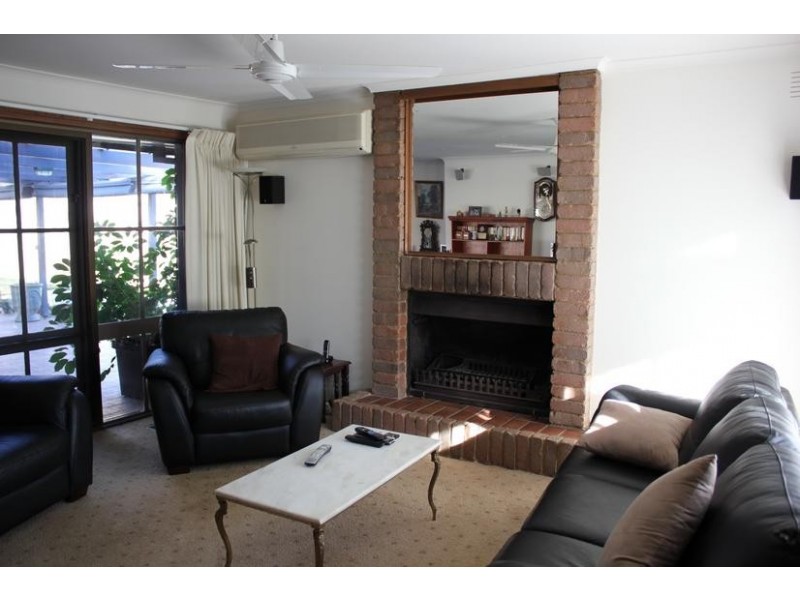 35 Haverstock Hill Close, Endeavour Hills VIC 3802