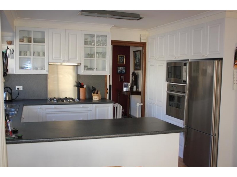 35 Haverstock Hill Close, Endeavour Hills VIC 3802