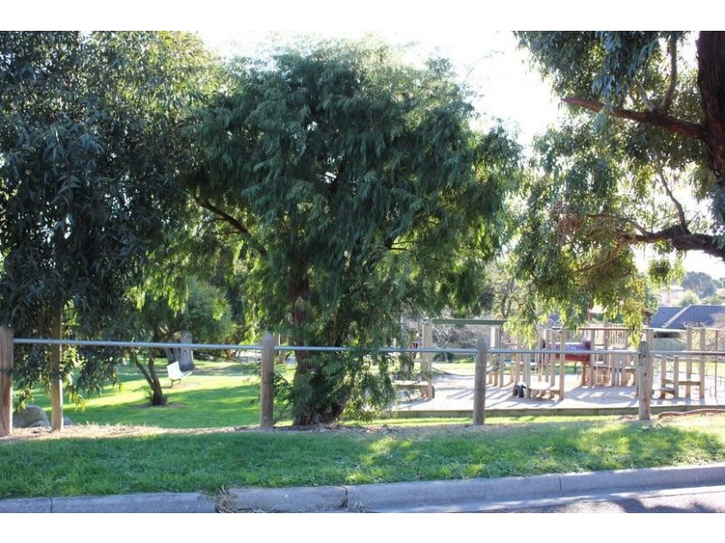 35 Haverstock Hill Close, Endeavour Hills VIC 3802