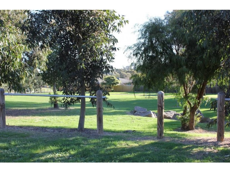 35 Haverstock Hill Close, Endeavour Hills VIC 3802