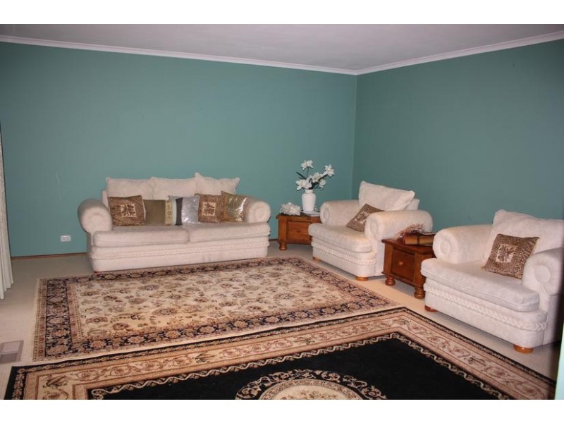 16 Henlow Rise, Hallam VIC 3803