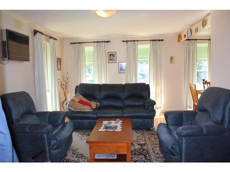 9 Robert Molyneux Avenue, Endeavour Hills VIC 3802