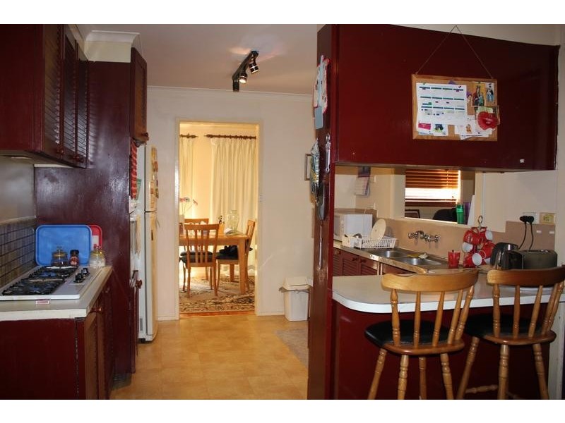 9 Robert Molyneux Avenue, Endeavour Hills VIC 3802