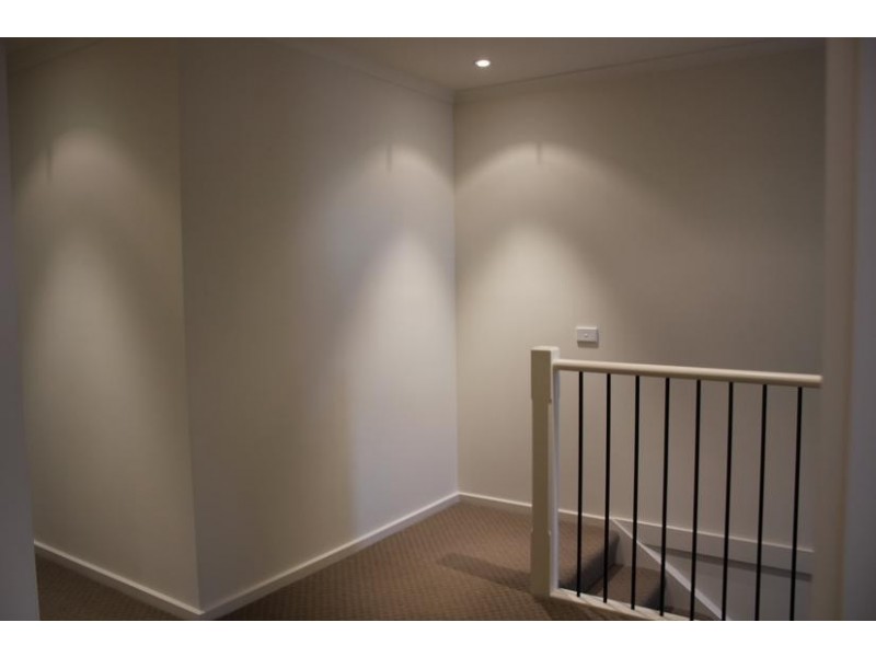 5 Barrier Reef Circuit, Endeavour Hills VIC 3802