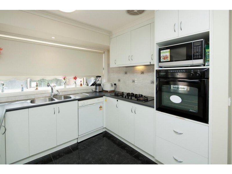 10 Janmara Court, Endeavour Hills VIC 3802