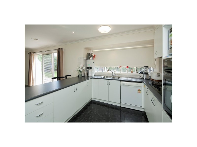 10 Janmara Court, Endeavour Hills VIC 3802