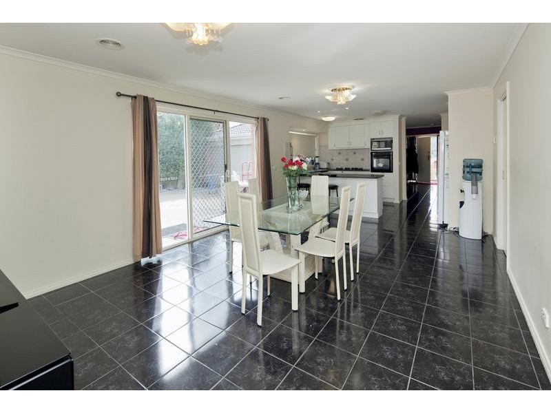 10 Janmara Court, Endeavour Hills VIC 3802