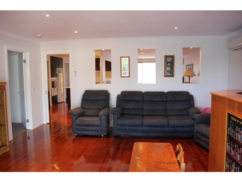 25 Struan Avenue, Endeavour Hills VIC 3802
