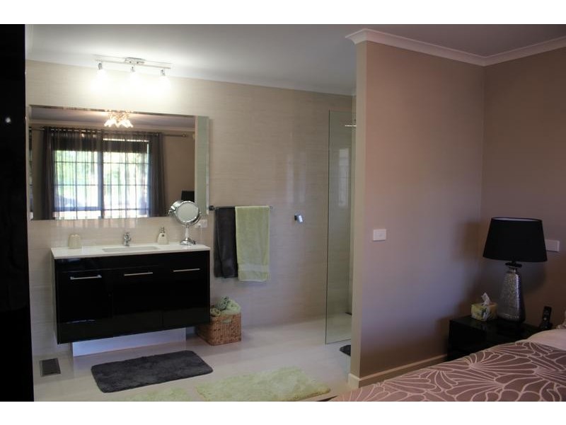 287 James Cook Drive, Endeavour Hills VIC 3802