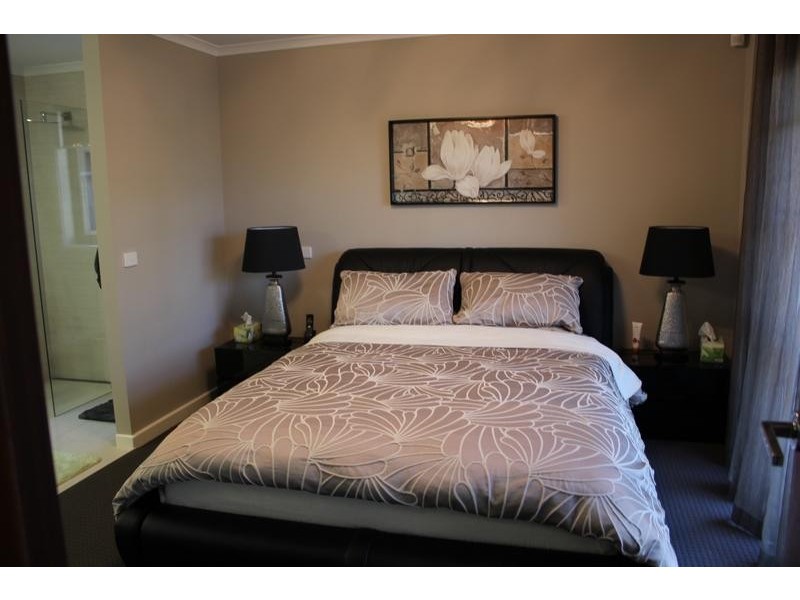 287 James Cook Drive, Endeavour Hills VIC 3802