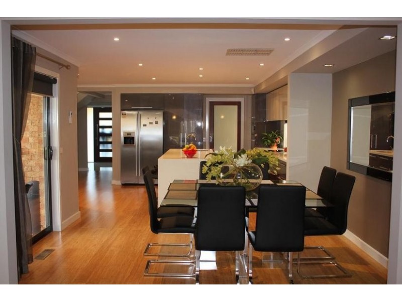 287 James Cook Drive, Endeavour Hills VIC 3802