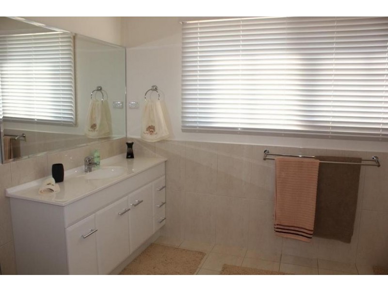 287 James Cook Drive, Endeavour Hills VIC 3802