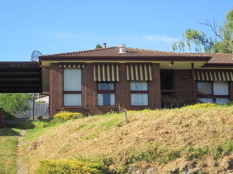 34 Scotsburn Way, Endeavour Hills VIC 3802