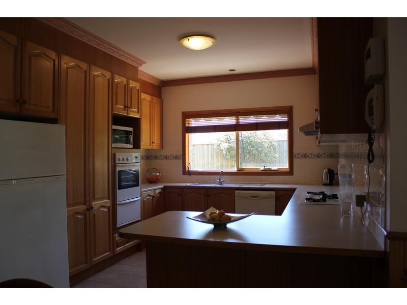 8 Fleming Court, Endeavour Hills VIC 3802