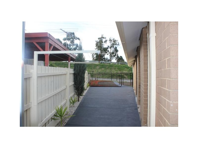 1/10 Heatherton Road, Endeavour Hills VIC 3802