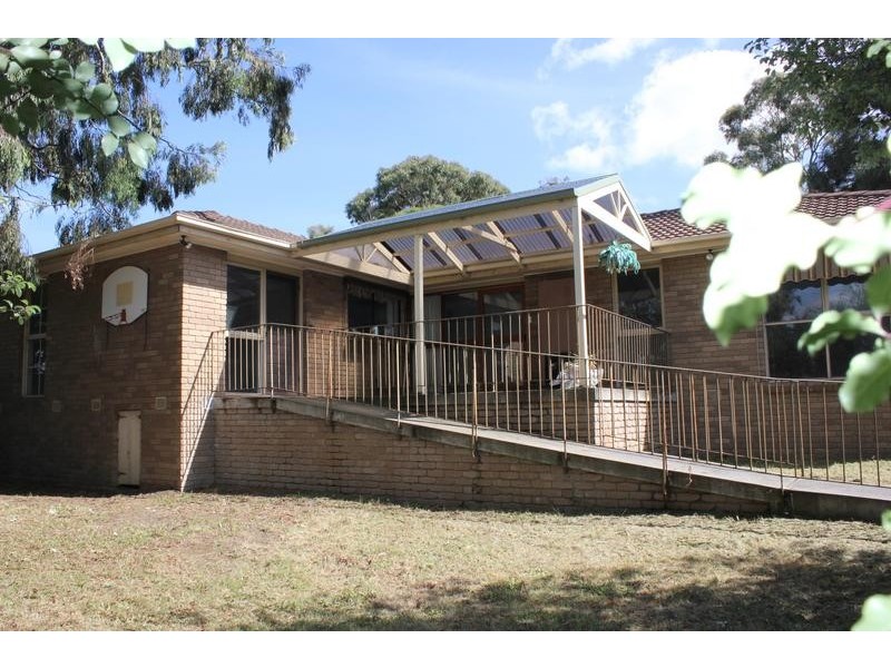 38 William Perry Close, Endeavour Hills VIC 3802