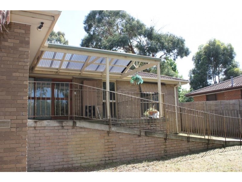 38 William Perry Close, Endeavour Hills VIC 3802
