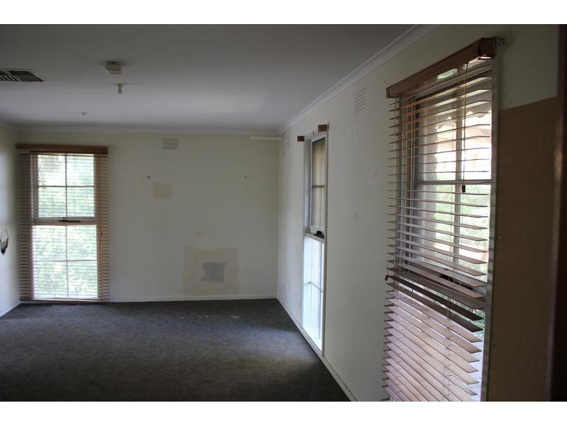 38 William Perry Close, Endeavour Hills VIC 3802