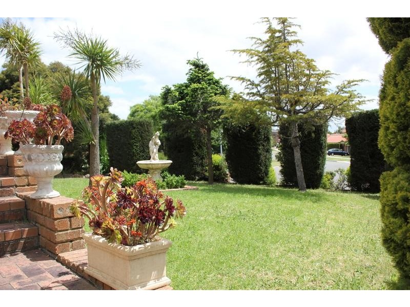 12 Chantell Avenue, Endeavour Hills VIC 3802