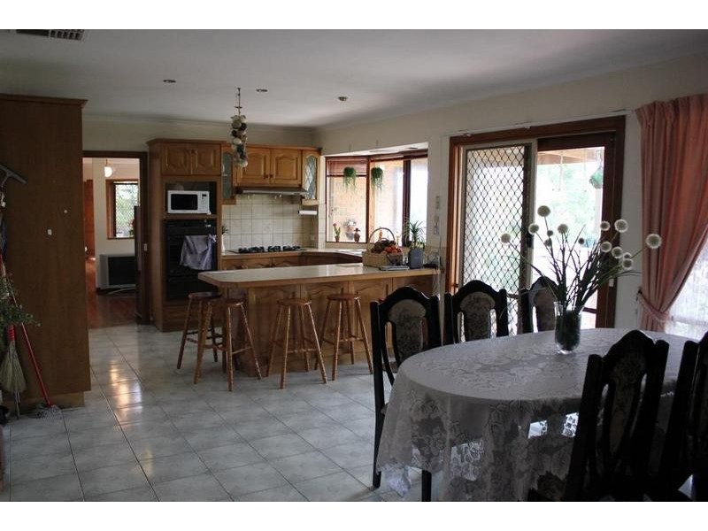 12 Chantell Avenue, Endeavour Hills VIC 3802