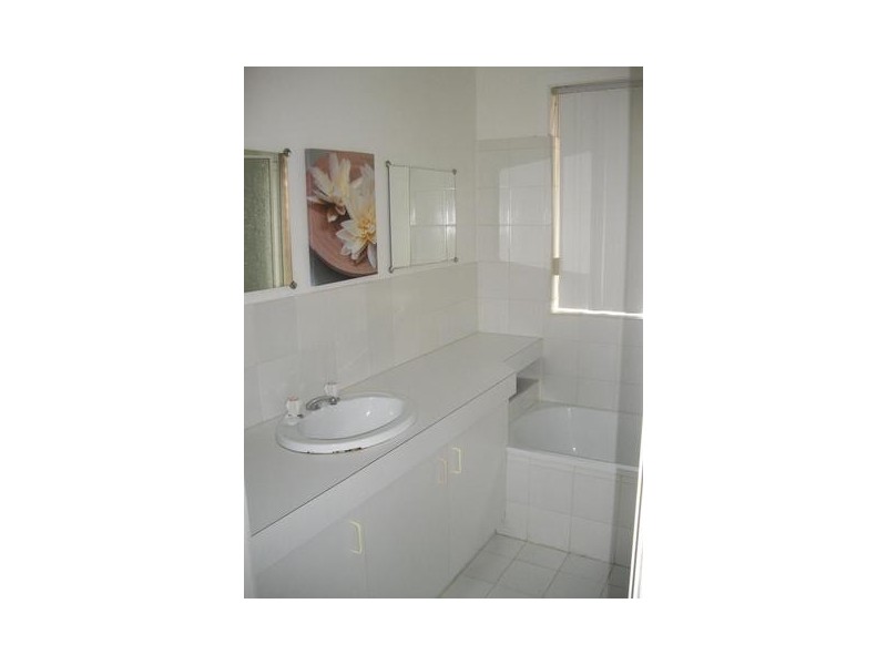 11 Bowen Crt, Berwick VIC 3806