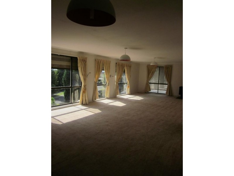 4 Hughes, Endeavour Hills VIC 3802