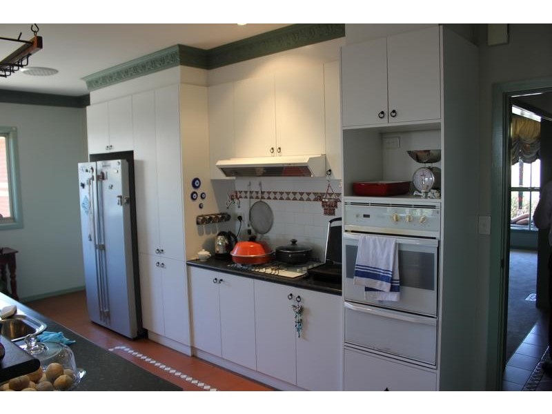 8 Renee Avenue, Endeavour Hills VIC 3802