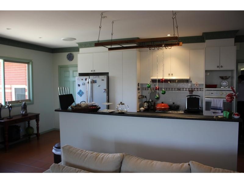 8 Renee Avenue, Endeavour Hills VIC 3802