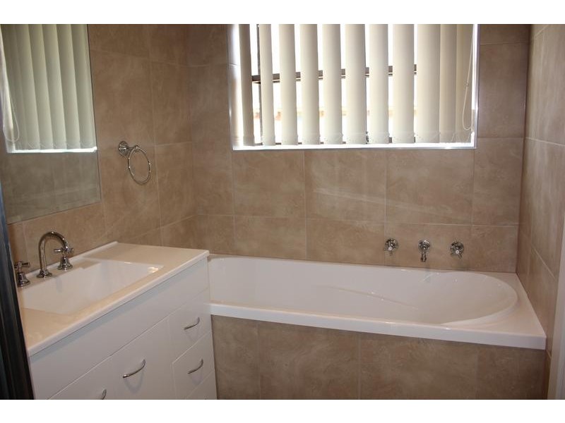 1/10 Heatherton Road, Endeavour Hills VIC 3802