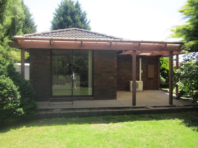 6 Darvel, Endeavour Hills VIC 3802