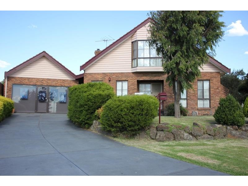 6 Nevis Court, Endeavour Hills VIC 3802