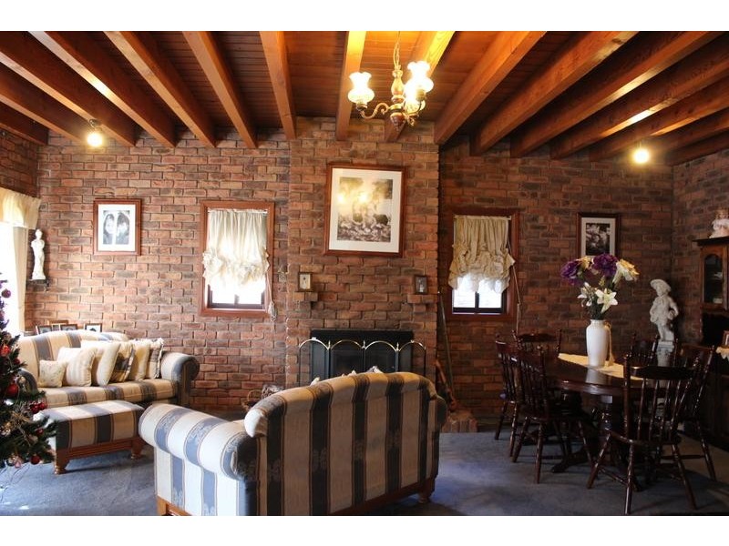 6 Nevis Court, Endeavour Hills VIC 3802