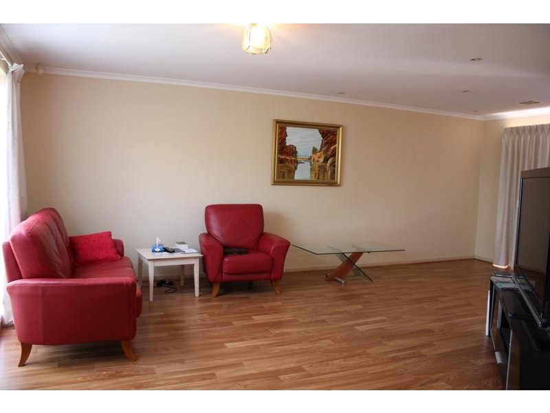 8 Aileen Court, Hallam VIC 3803