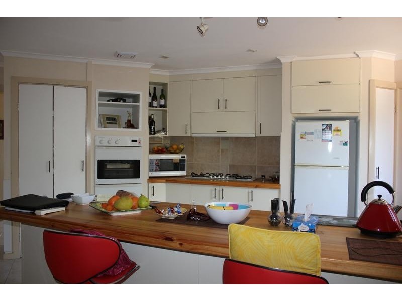 8 Aileen Court, Hallam VIC 3803