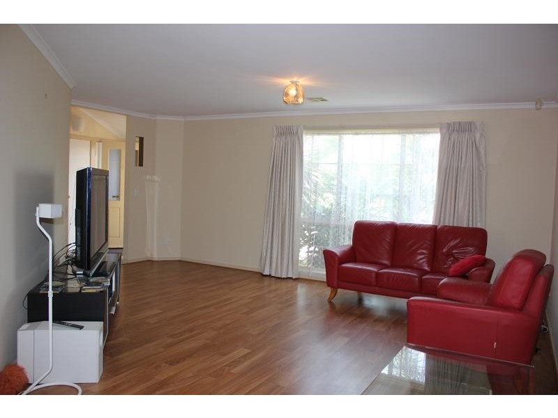 8 Aileen Court, Hallam VIC 3803