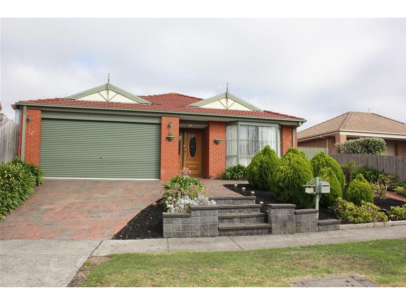 15 Maryrose Crescent, Endeavour Hills VIC 3802