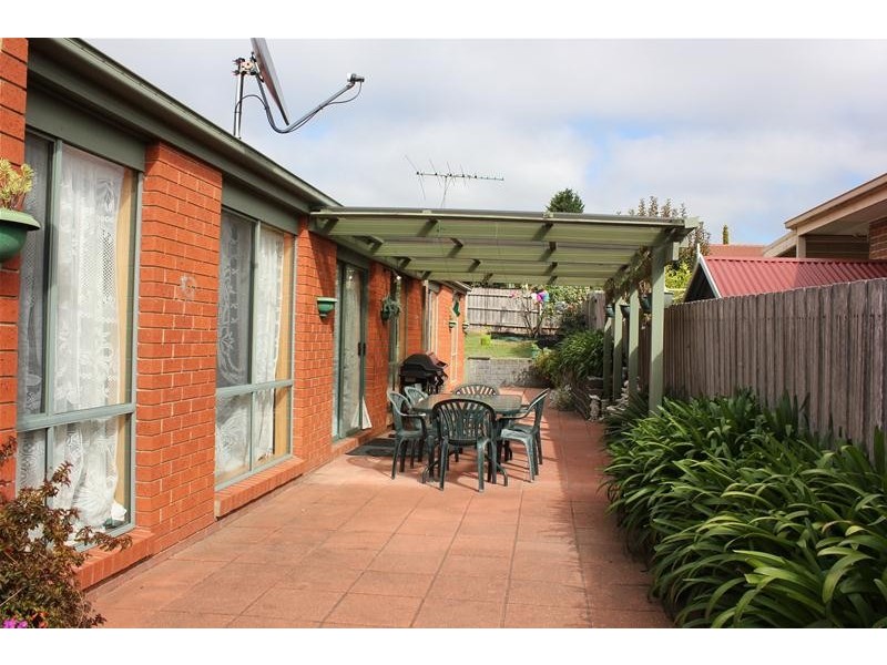 15 Maryrose Crescent, Endeavour Hills VIC 3802