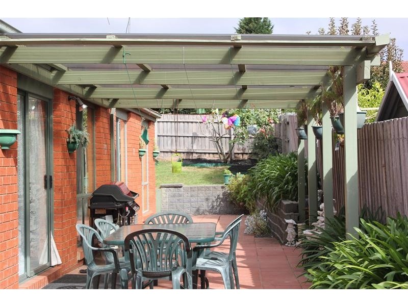 15 Maryrose Crescent, Endeavour Hills VIC 3802