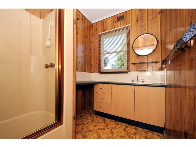 8 Birdwood Avenue, Dandenong VIC 3175