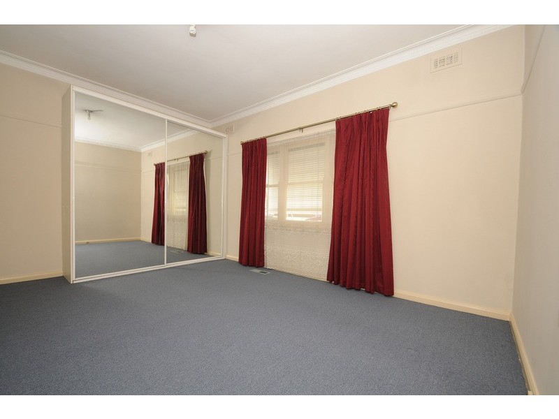 8 Birdwood Avenue, Dandenong VIC 3175