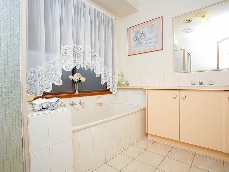 4a Melaleuca Drive, Berwick VIC 3806