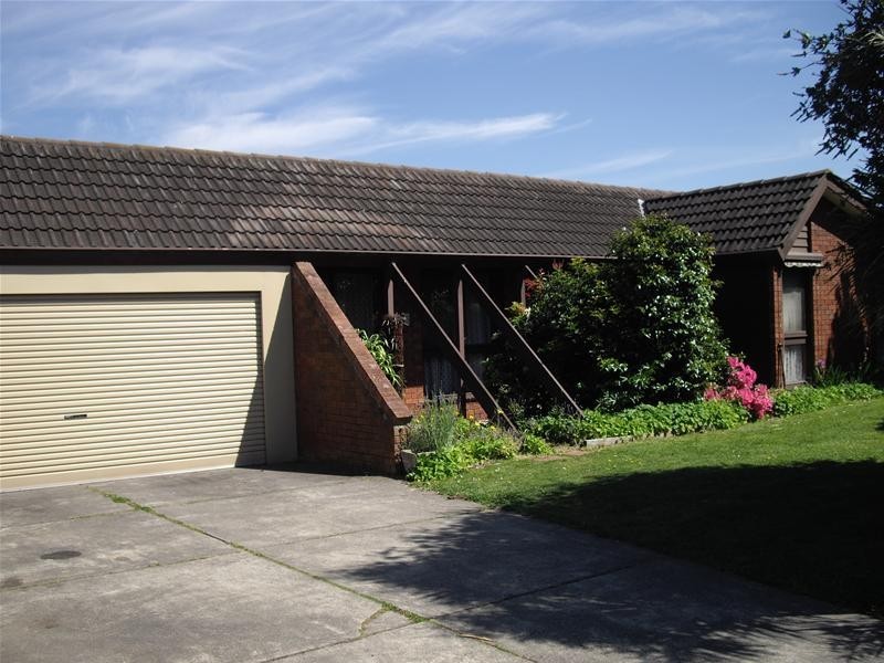 6 James Cook Drive, Endeavour Hills VIC 3802