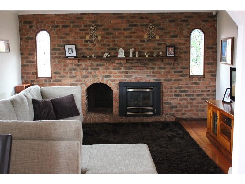 24 Mossgiel Park, Endeavour Hills VIC 3802