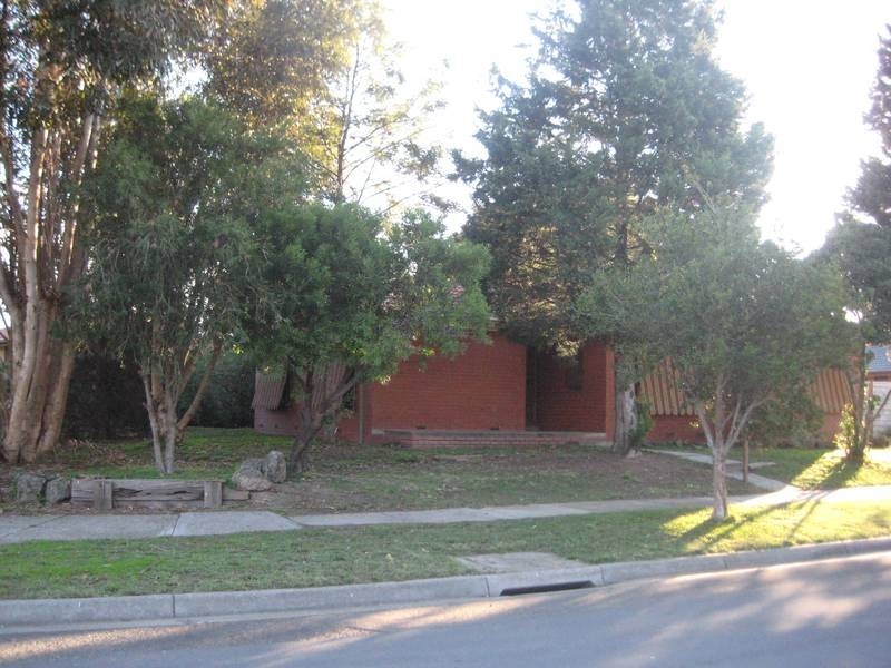 48 Essex Park Drive, Endeavour Hills VIC 3802