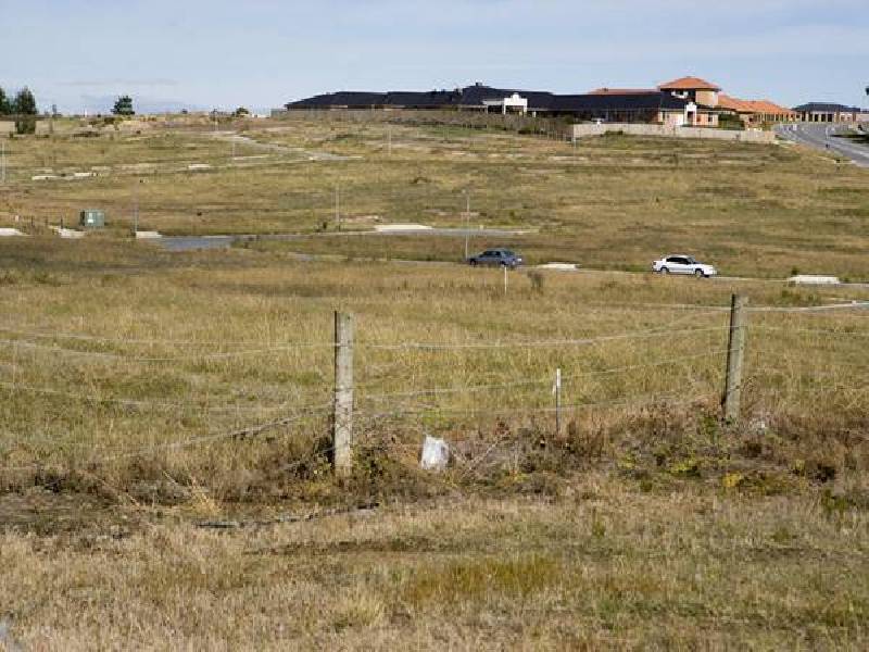 Land, Endeavour Hills VIC 3802